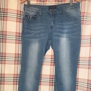 Seven7 Light Wash Capris